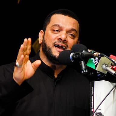 طفل عند الشهيد