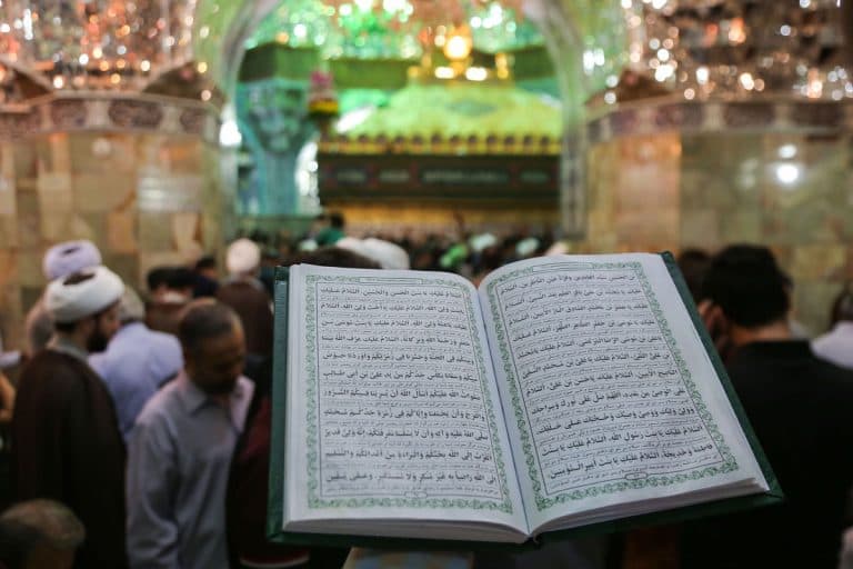 آثار زيارة اهل البيت عليهم السلام في الدنيا والآخرة