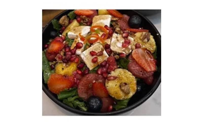 سلطة الصيف المنعشة: ألوان وصحة في طبق واحد