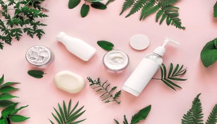 عناية مسائية بالبشرة في عمر العشرين